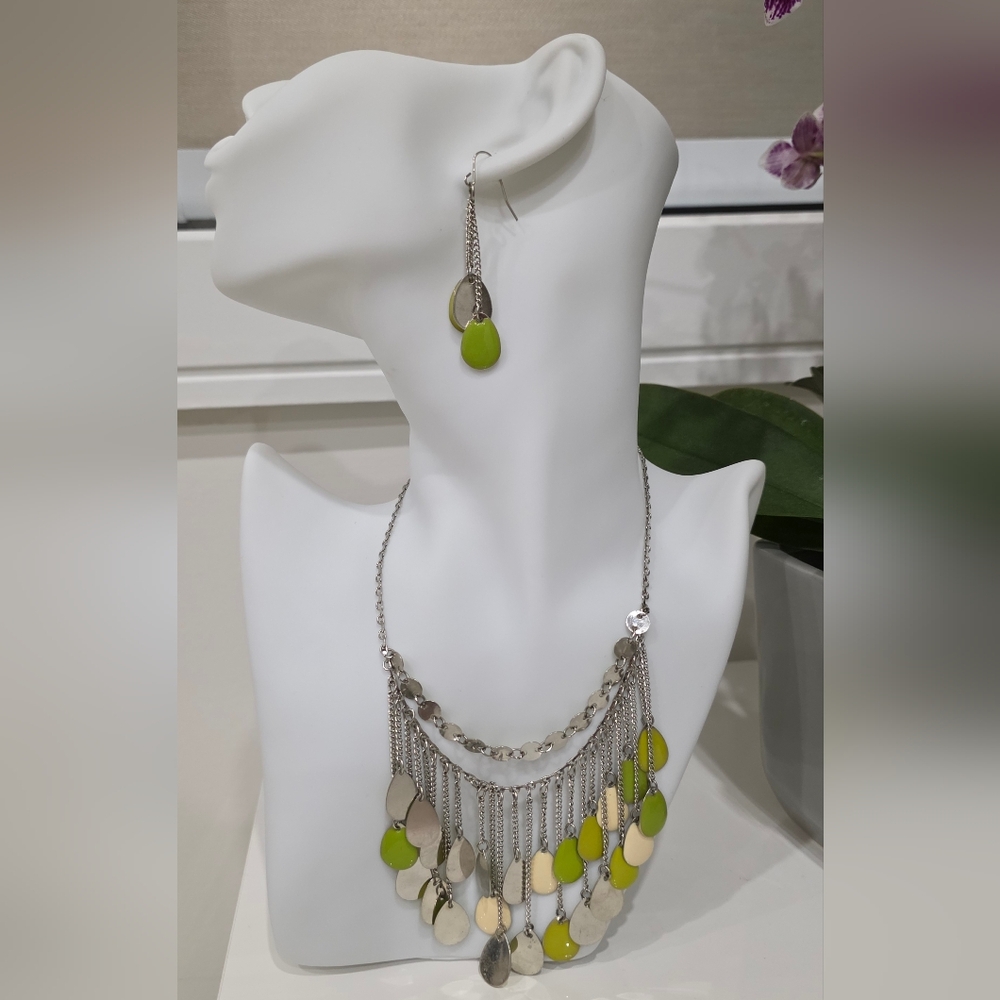 Elegant Silver and Green Dangle Necklace and Earring Set